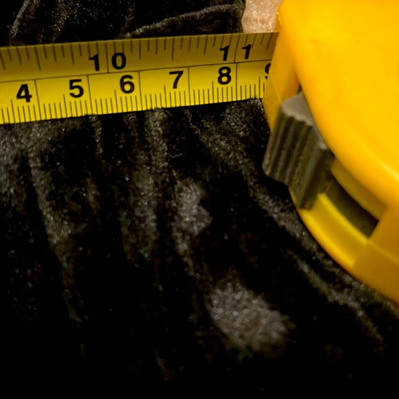 Urban outfitters, beautiful velvet dress perfect for the Christmas party!!😍 - Picture 9 of 10